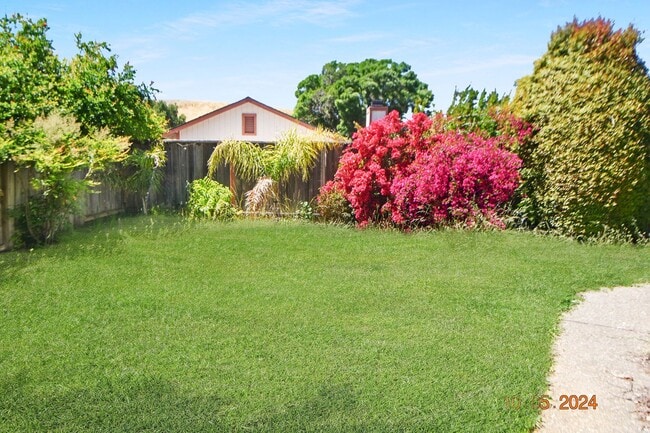 Building Photo - Great neighborhood home in a cul-de-sac!