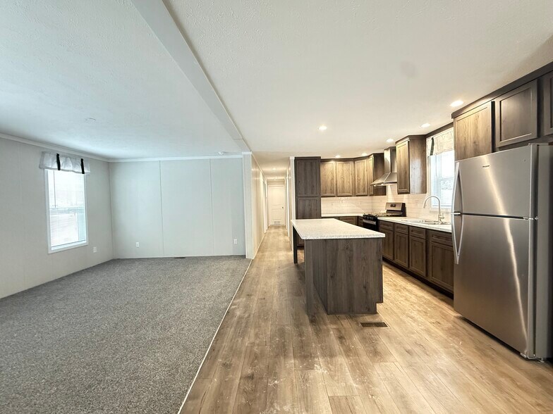 Building Photo - 29909 Flushing Dr