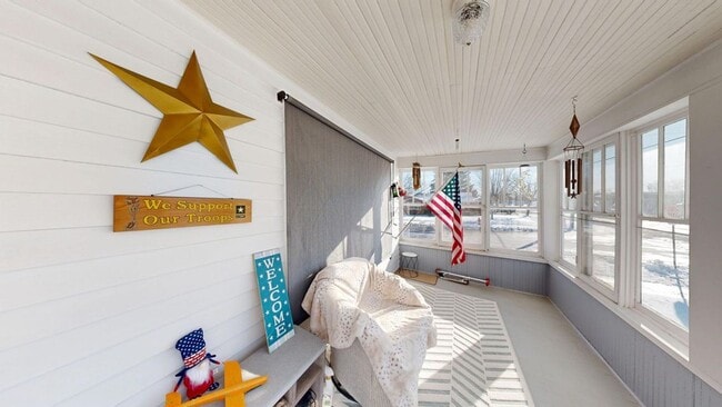 Building Photo - 3BED 2 BATH 2 CAR GARAGE HOME $1500/M TOMAH