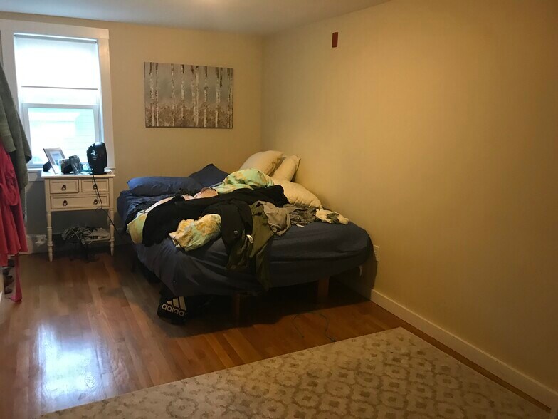 Building Photo - 266 Gold St