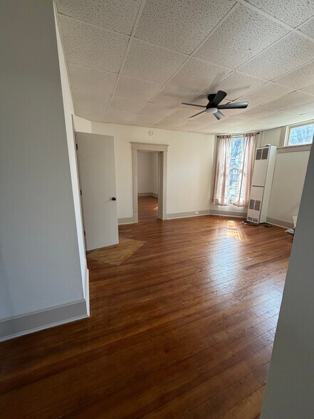 Building Photo - 401 E Broad St