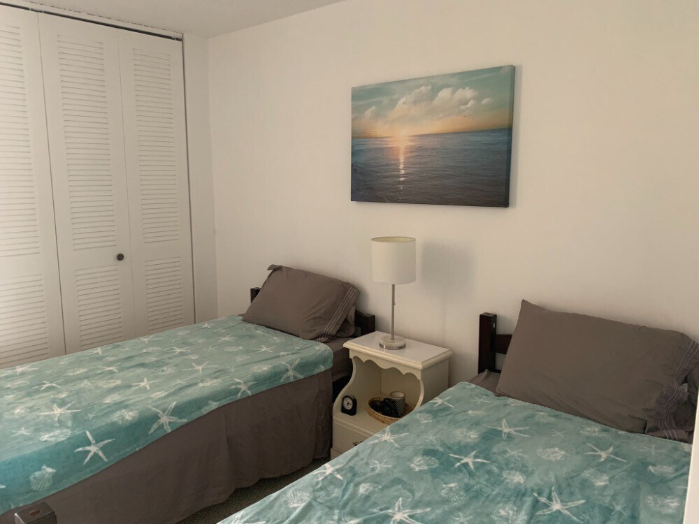 Building Photo - 5500 Ocean Shore Blvd