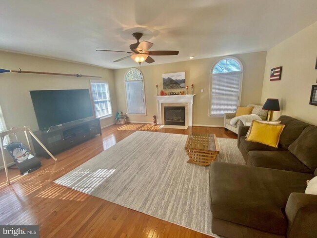 Building Photo - 64 Tavern Rd