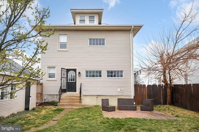 Building Photo - 735 Berryville Ave