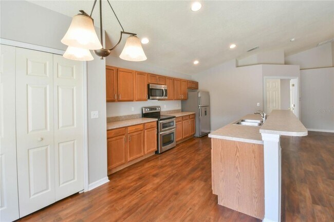 Building Photo - 1094 Bluegrass Dr