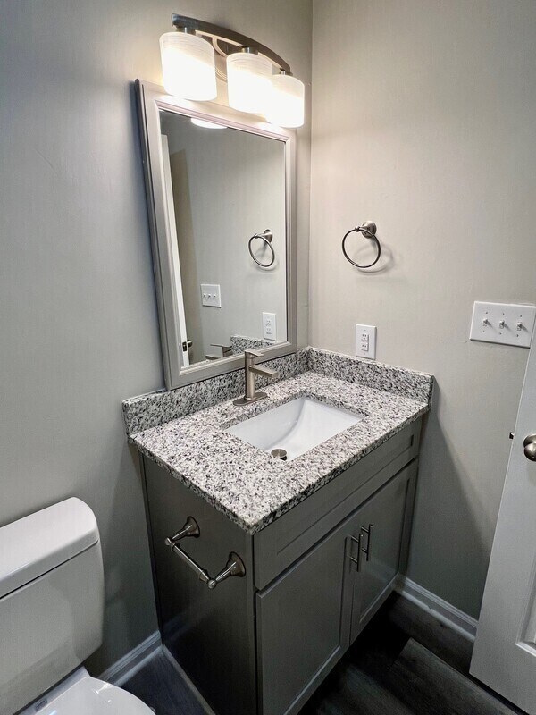 Building Photo - 593 Star Light Dr