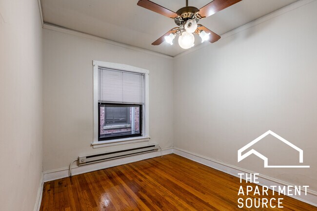 Building Photo - 1321 Oak Ave