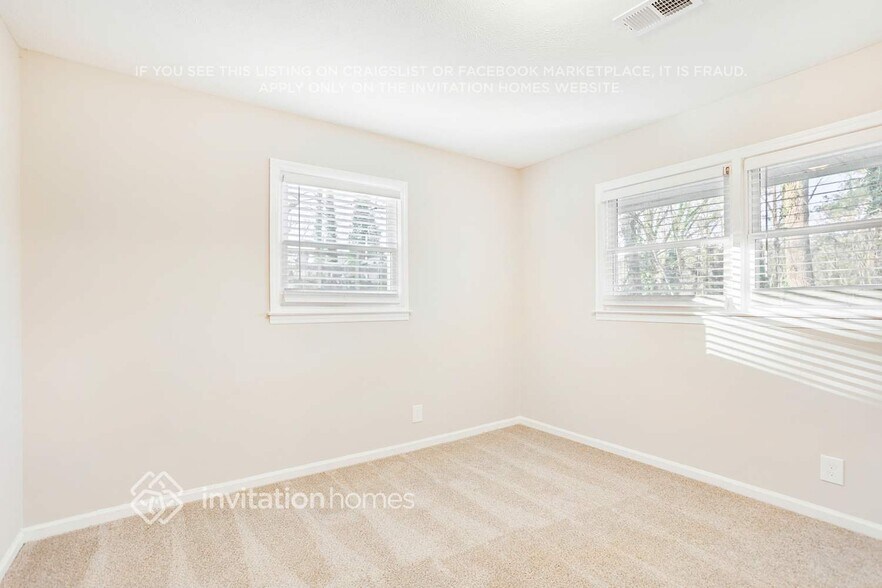 Building Photo - 2679 Carriage Ln