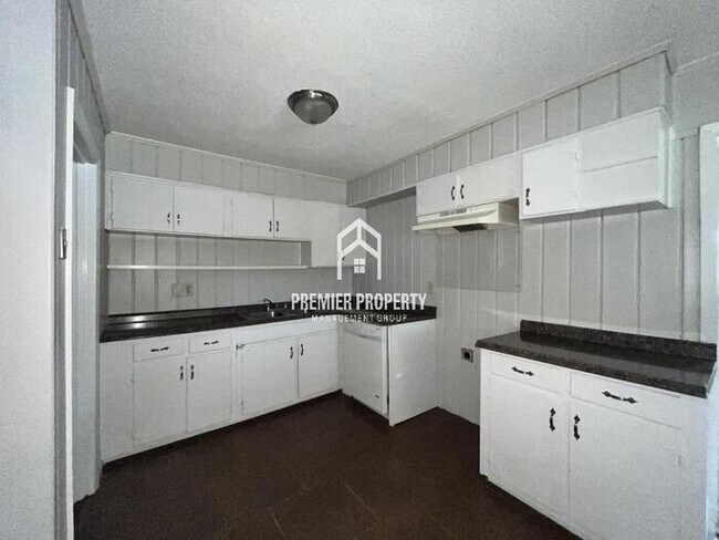 Building Photo - 1550 Colonial Rd