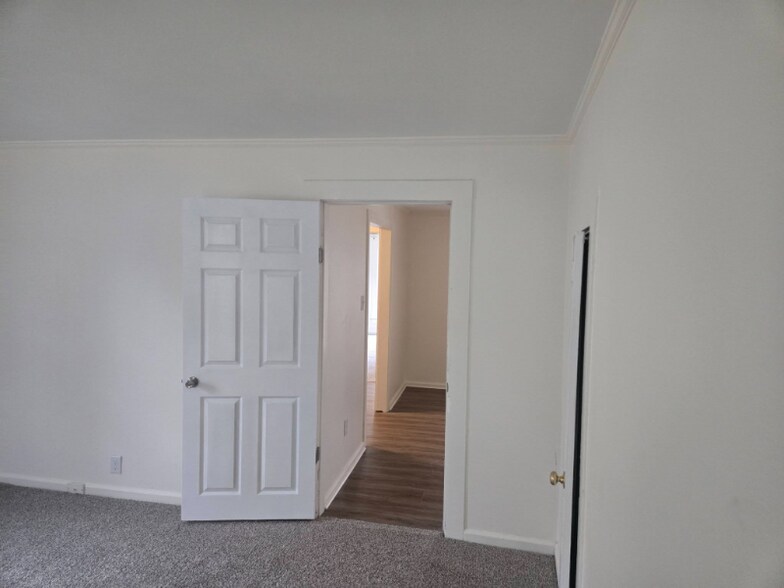 Building Photo - 202 W Peachtree St