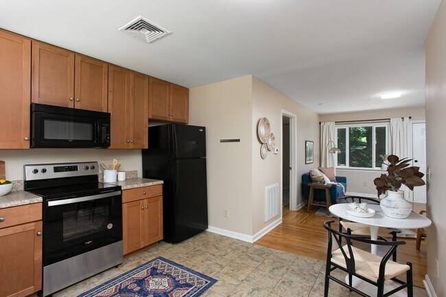 Building Photo - 433 Northside Dr