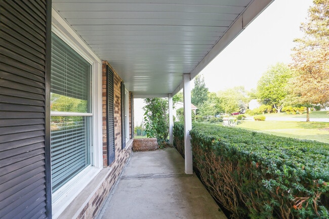Building Photo - 1329 Stonegate Rd