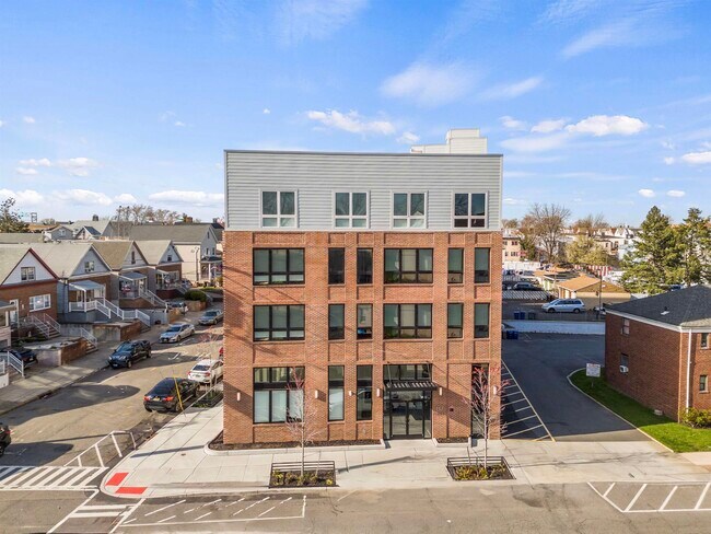 Building Photo - 117 W 2nd St