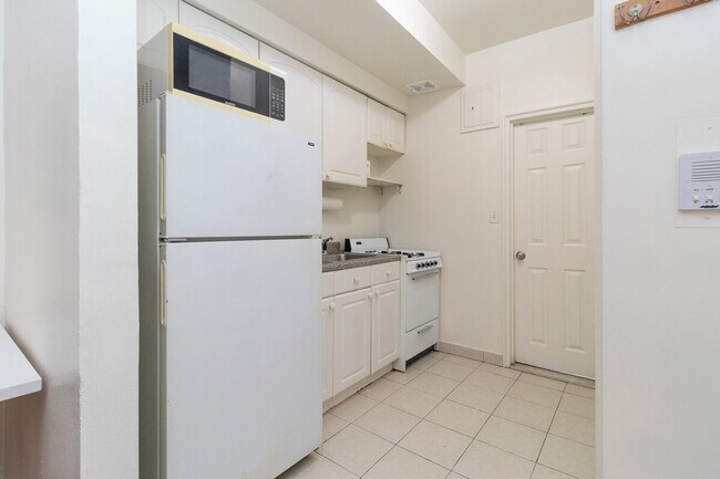 Building Photo - 1566 2nd Ave