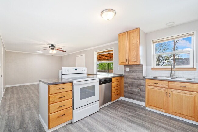 Building Photo - 3270 W 92nd Pl