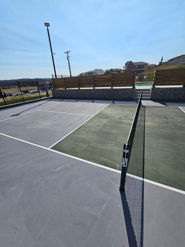 Building Photo - Fuller Style