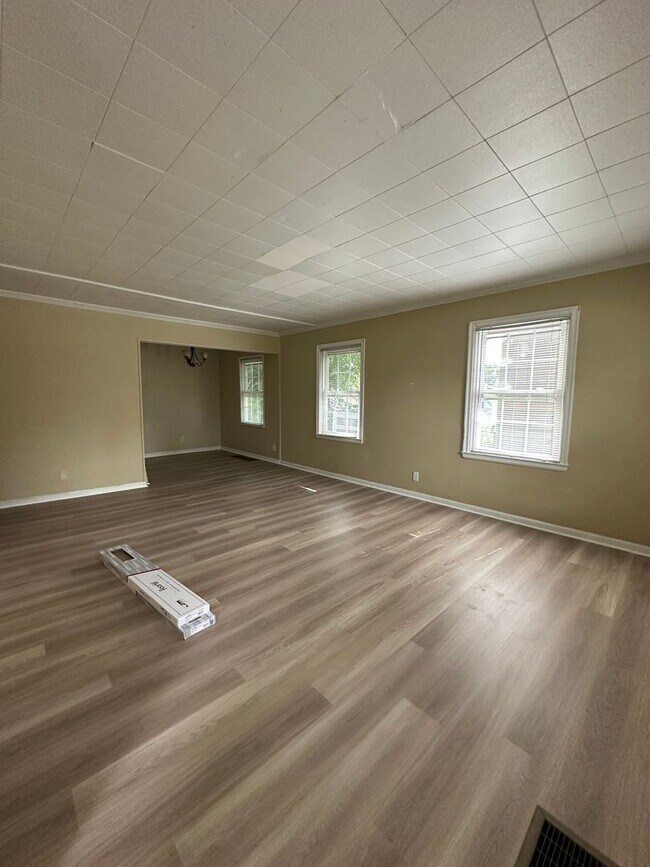 Building Photo - 1712 W Bethel Ave