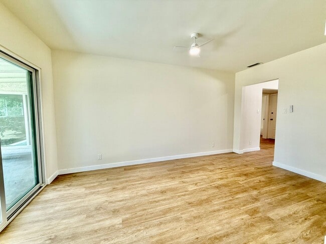 Building Photo - Beautifully Remodeled 3-Bed, 2-Bath Home i...