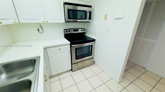 Building Photo - 1717 N Bayshore Dr