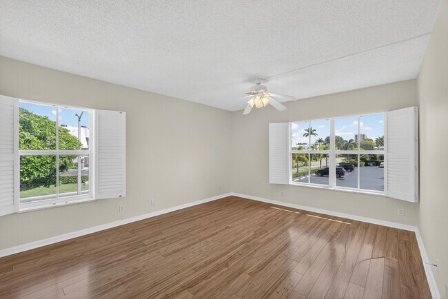 Building Photo - 1071 Sugar Sands Blvd