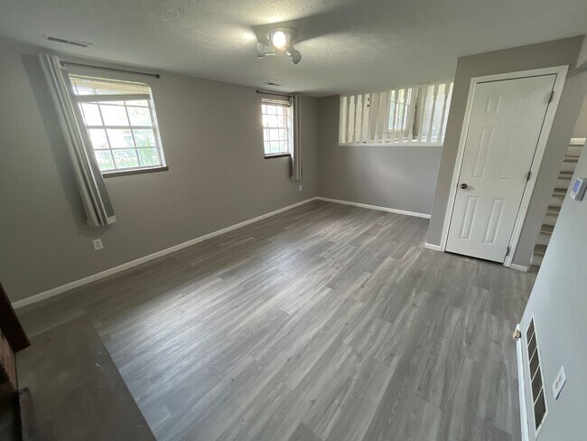 Building Photo - 615 Moss Oak Ave