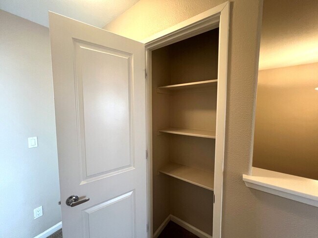 Building Photo - 460 Lindberg Cir