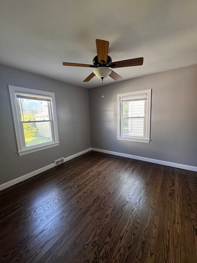 Building Photo - 3124 N Parish Ave