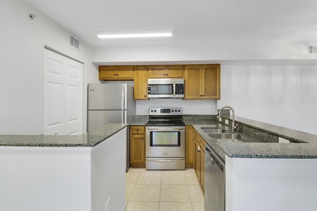 Building Photo - 171 SW Palm Dr