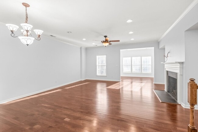 Building Photo - Charming Full-Brick Townhome in the Heart of South End