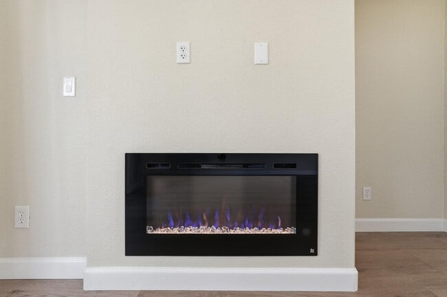 Building Photo - 6844 W Harrison St