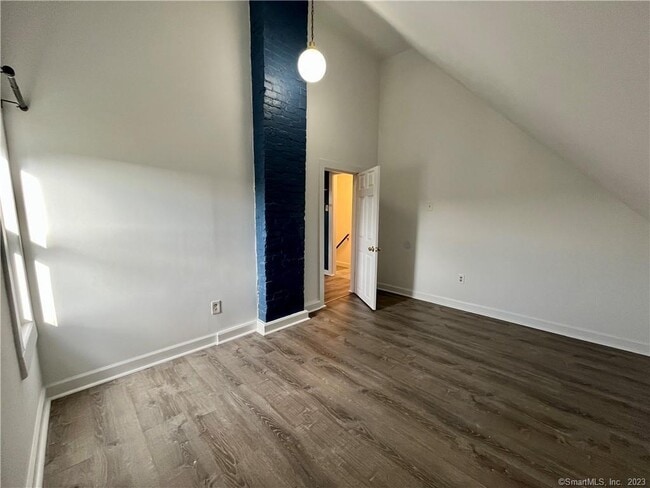 Building Photo - 113 Kneen St