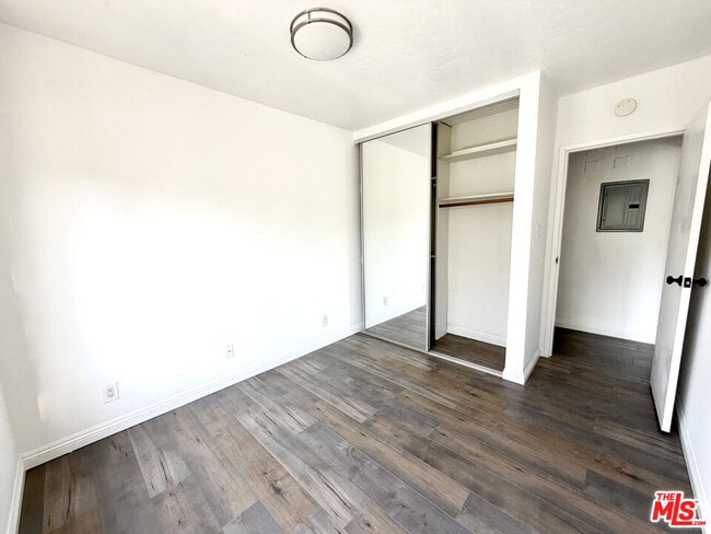 Building Photo - 250 Linden Ave