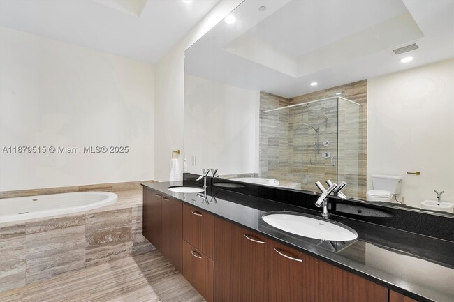 Building Photo - 16001 Collins Ave