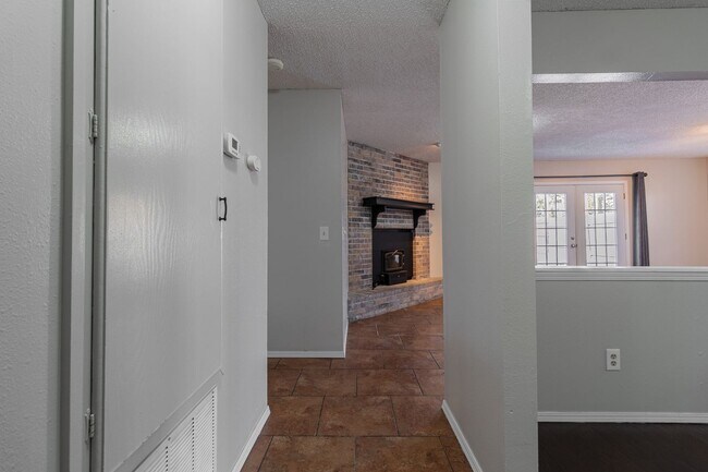 Building Photo - 3 Bed 2 Bath in Norman