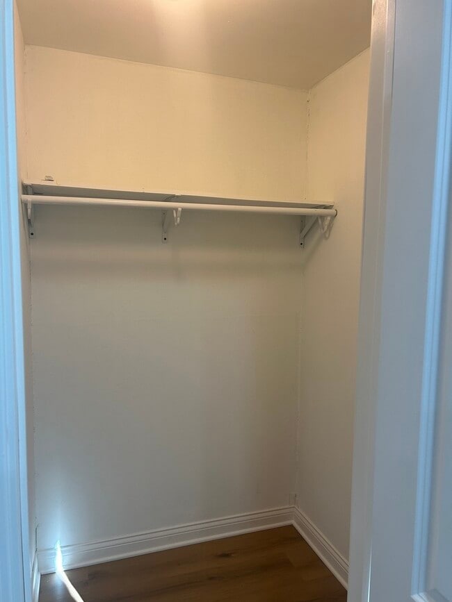 Building Photo - 194 N Waters Edge Dr