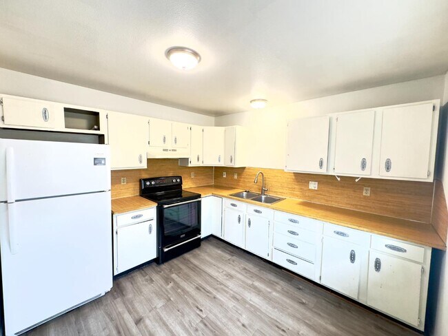 Building Photo - 173 S 900 W