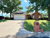 Building Photo - 2633 Bauer Dr