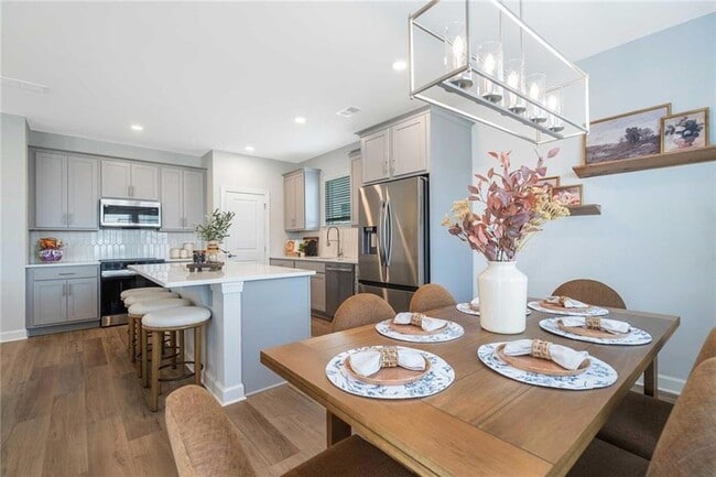 Building Photo - 622 Shallowford Rd