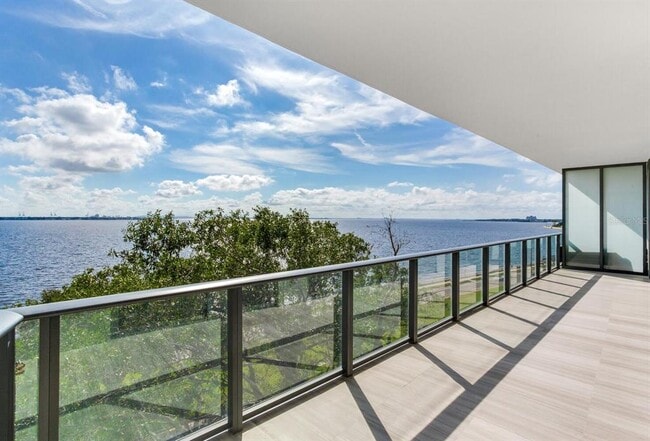 Building Photo - 2912 W Santiago St