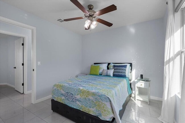 Building Photo - 8824 Southwick Dr