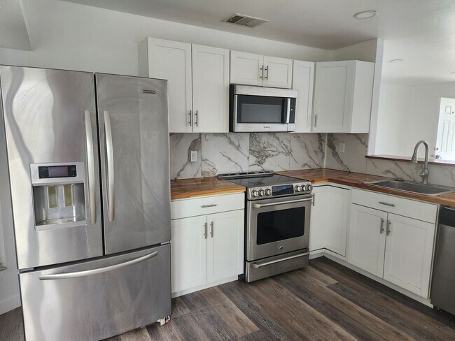 Building Photo - 6143 Hester Ave