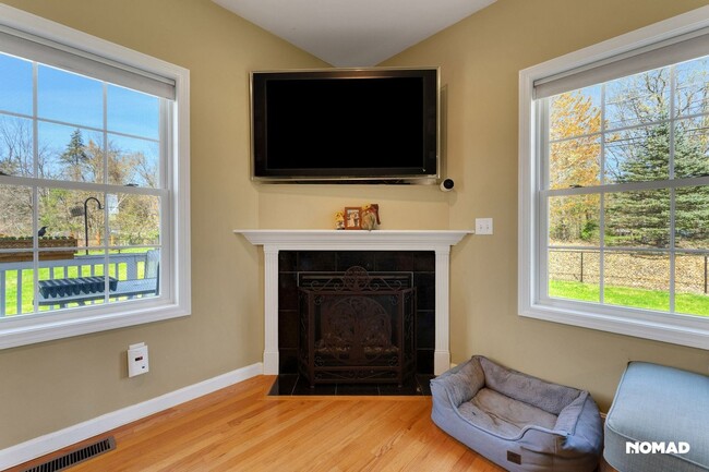 Building Photo - Spacious 4BR House in Hudson