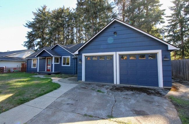 Building Photo - 860 Boxwood Ln SE