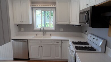 Building Photo - Nicely Updated 1 Bedroom 1 Bathroom, Coco ...