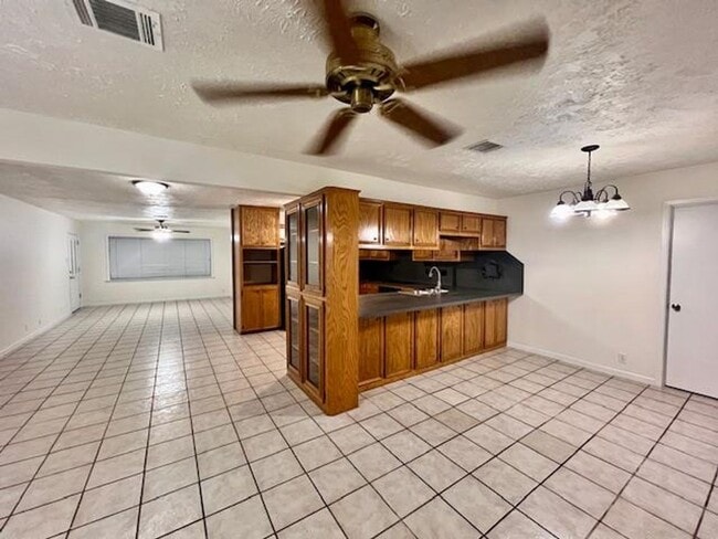 Building Photo - Westwood Subdivision / Rockdale, TX / 4 bedrooms / One Story