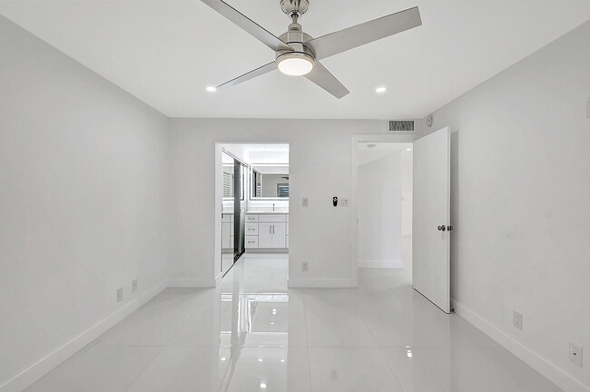 Building Photo - 15378 Lakes of Delray Blvd