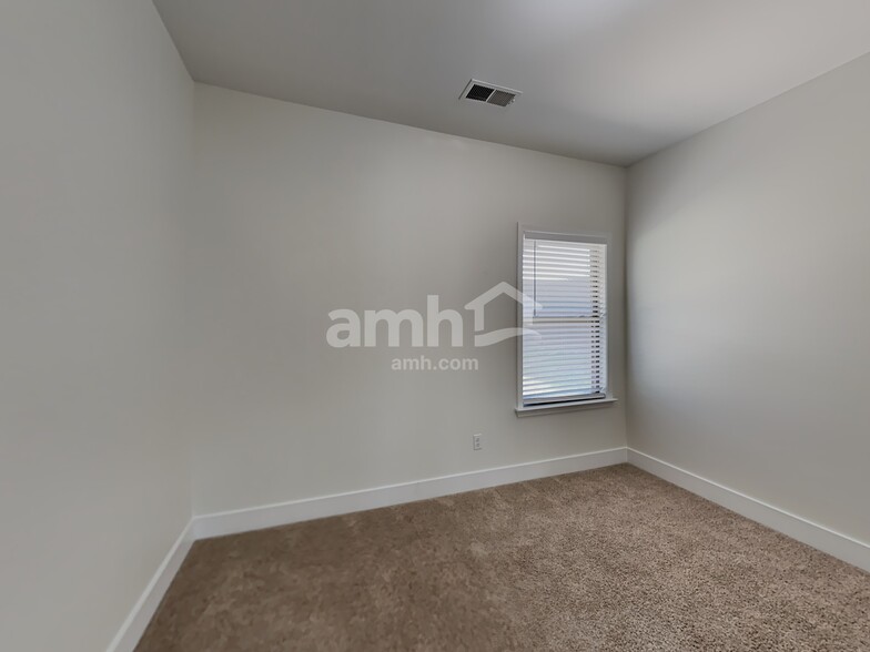 Building Photo - 160 Shady Ln Cove