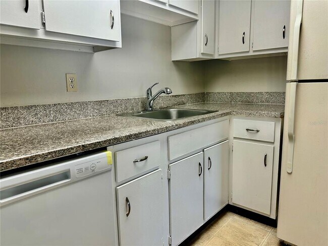 Building Photo - 2517 Caper Ln