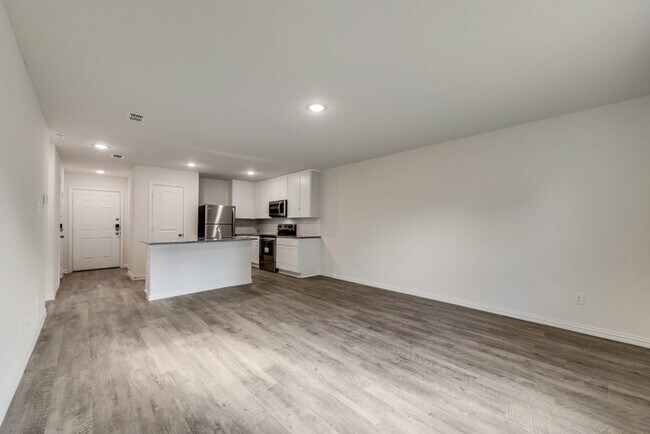 Building Photo - 123 Vista Rd