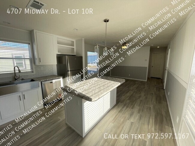 Building Photo - 4707 Midway Dr